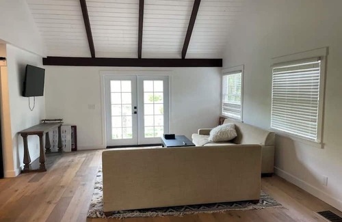 Santa Barbara County Cottage | Charming 2-bedroom loft house with AC and WiFi in Buellton