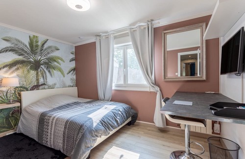 La Ferriere Apartment | Apartment 'Appt Rez-de-jardin Salle De Réunion' with Garden and Wi-Fi