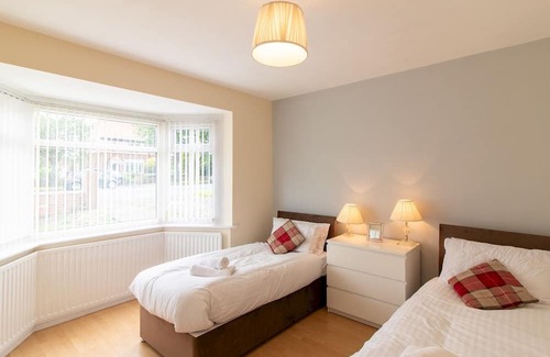 Framwellgate Moor House | Charming Bungalow, Large Garden + Modern Amenities| Pass the Keys