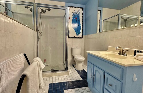 Gananoque Apartment | Art House - apartment in Gananoque