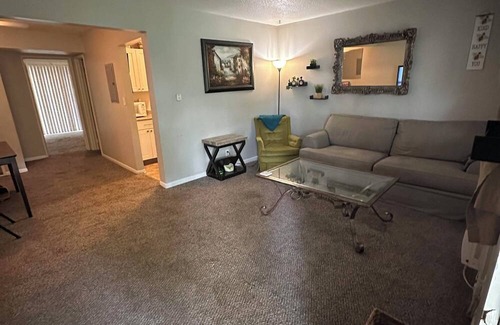 Riverview Apartment | Charming One Bedroom KCK Apartment - Cold AC - WiFi - Clean & Affordable!