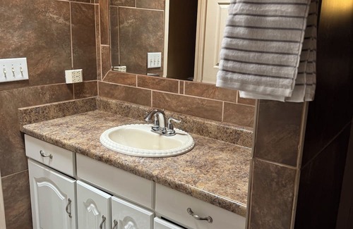 Pebble Hills Park House | Delightful 3200 sqft 5-bedroom house in El Paso with WiFi, spacious to comfort.