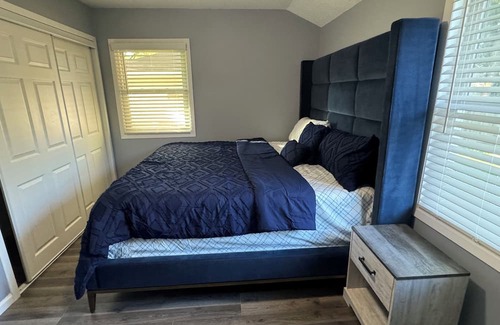 Brooklyn Park House | Spacious 5-Bedroom Retreat with Finished Basement - 18 Miles from the City
