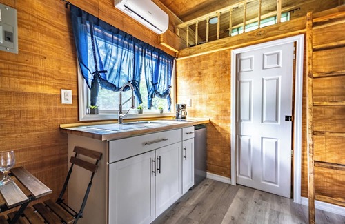 Wesconnett Cabin | Love nest in the woods: cozy tiny house getaway