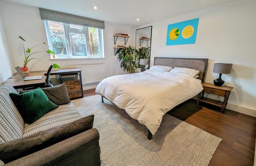 Archway Apartment | Modern Well Presented Apartment with Garden