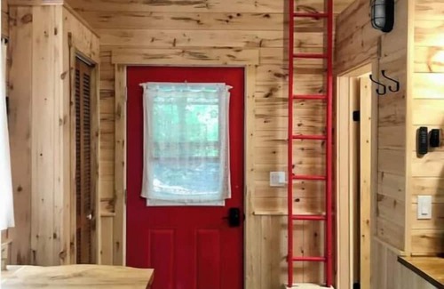 North Grenville Cabin | Cabin in the Forest