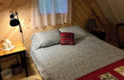 North Grenville Cabin | Cabin in the Forest