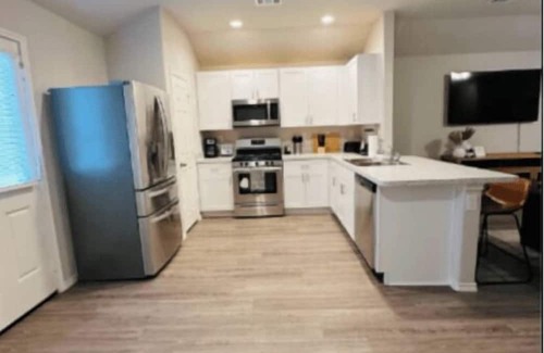 Texas City House | Cozy 3 bedroom house with 6 beds, parking, Wi-Fi, pet friendly