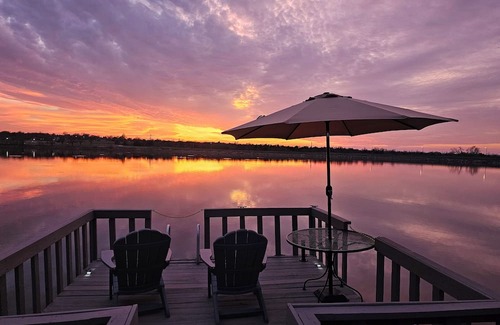 Guthrie House | Luxurious 3-bedroom house on Lake.Private dock with great fishing and swimming!