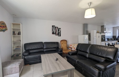 Neuvy-Saint-Sepulchre Cottage | Gite Neuvy-Saint-Sépulchre, 7 bedrooms, 14 persons