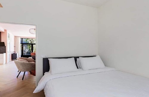 Weesperzijde Apartment | Newly Renovated Apartment Right By The Famous Amstel River
