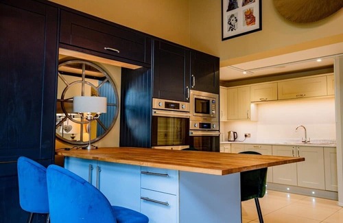 Quedgeley House | Guest Homes | Quinton House