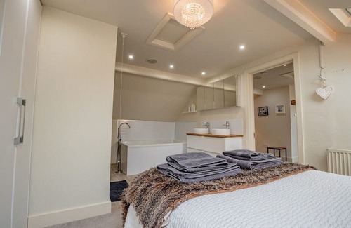 Quedgeley House | Guest Homes | Quinton House