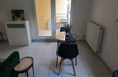 Port Marianne Apartment | Studio 29m2, Quartier Réputé, Parking Terrasse Centre15min mer 8 km Direct Tram