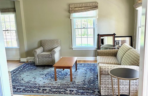 Hudson House | Spacious 6-bedroom house in charming Hudson