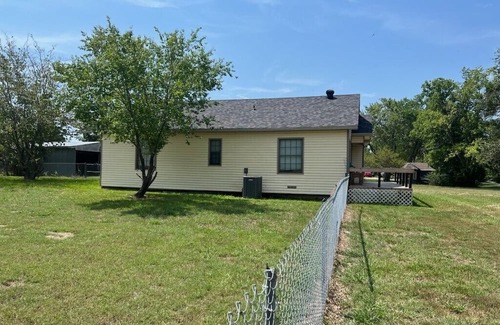 Point House | Catfish Capitol Charming 2-bdrm 1 bathroom house in peaceful East Tawakoni