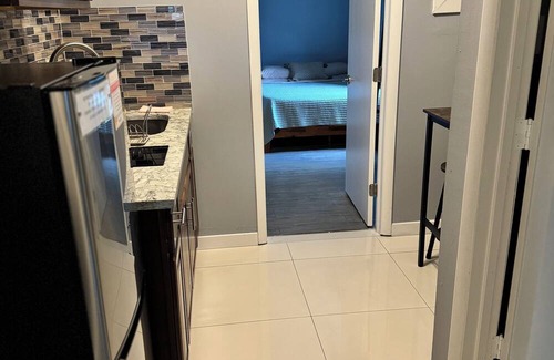 Fort Lauderdale Apartment | Charming studio suite in phenomenal Fort Lauderdale with private entrance