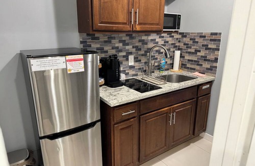 Fort Lauderdale Apartment | Charming studio suite in phenomenal Fort Lauderdale with private entrance