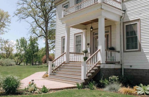 Medford House | This boutique hotel is a 1 bedroom(s), 1 bathrooms, located in Central Point, OR.