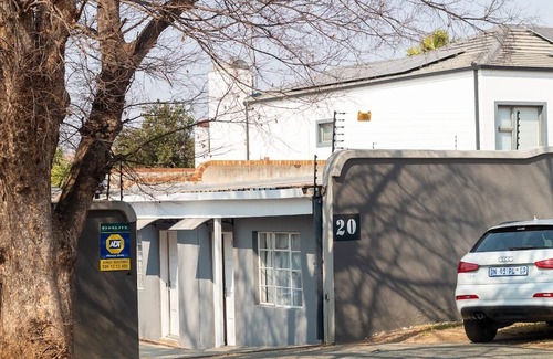 Greater Johannesburg Metropolitan Area House | The Ogans Glen with Bathnn