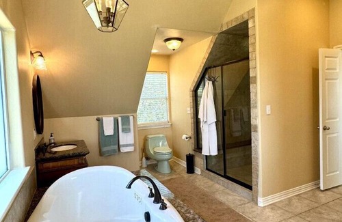 Fredericksburg House | The Lonestar: Pool + Private Deck + Firepit