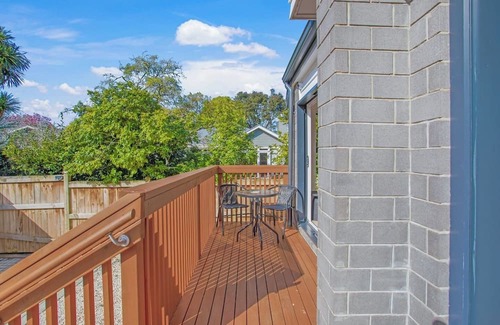 Mount Eden House | Style Serenity Townhouse with Parking and Air-con