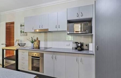 Clifton Beach Apartment | 3BR Clifton Beach Resort Escape - Pools/Gym/Beach