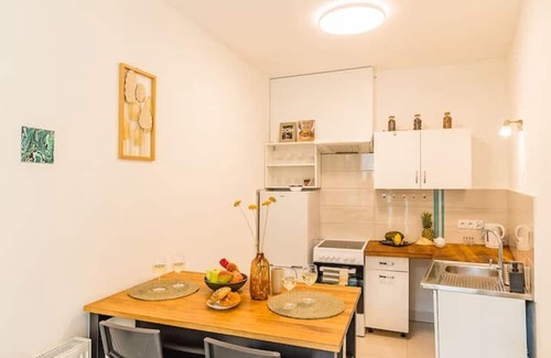 Stare Podgorze Apartment | Kraków Stare Podgórze Apt - Workspace, Balcony - by Rentujemy