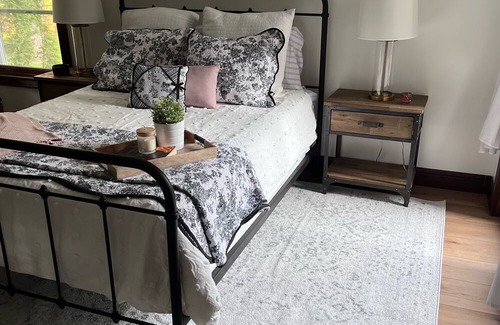Coventry House | Quiet Lakefront Escape