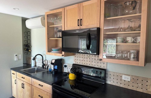Ashland Apartment | Getaway on Mountain Avenue