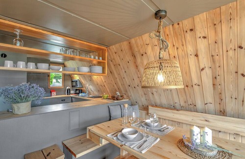 Bolvir House | Holiday Home 'Cabanya Amb Encant' with Mountain View, Terrace and Garden