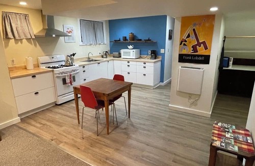 Kings Heights Apartment | Heart of NW Portland/Alphabet District - Walk to Everything