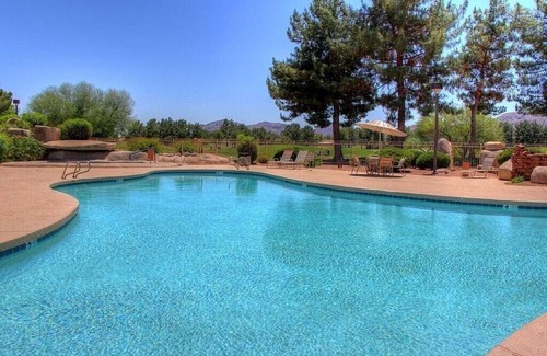 Paradise Foothills Condo | BEAUTIFUL CONVENIENT CONDO ON GOLF COURSE, 5 POOLS, 5 SPAS, WALKING PATHS!