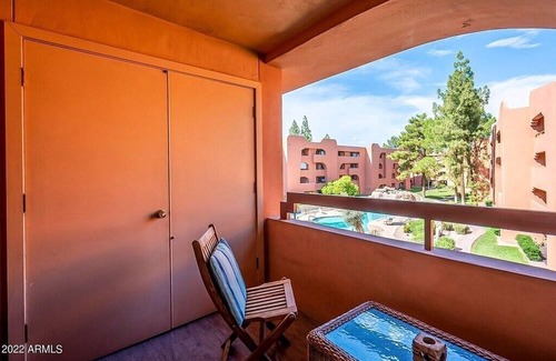 Paradise Foothills Condo | BEAUTIFUL CONVENIENT CONDO ON GOLF COURSE, 5 POOLS, 5 SPAS, WALKING PATHS!