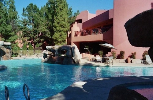 Paradise Foothills Condo | BEAUTIFUL CONVENIENT CONDO ON GOLF COURSE, 5 POOLS, 5 SPAS, WALKING PATHS!
