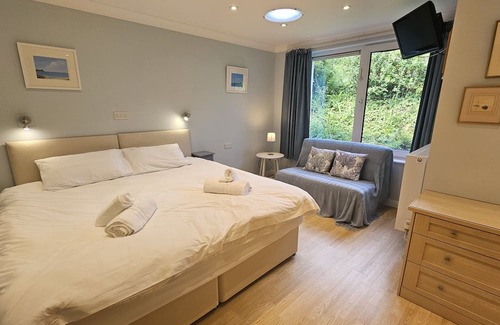St. Mawes Cottage | Sunnybanks - a holiday home that sleeps 8 guests in 4 bedrooms
