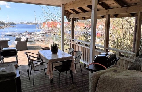 Lindesnes House | Holiday home 'Naversund', reduced price, off the island of Furuholmen near Lindesnes in a secluded location with a view of the fjord, Agder, southern Norway, up to 8 people, 4 bedrooms, 2 shower rooms, 2 WC, 50 m² terrace, Internet WIFI, jetty an.