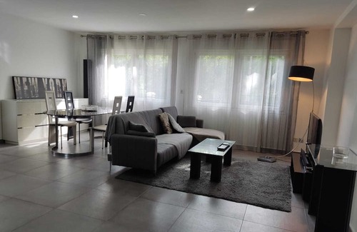 Vaureal House | Near Paris, on the banks of the Oise river