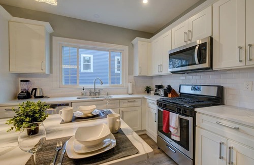 Roxbury Apartment | Spacious 2bd/1ba | Free Parking | 3D TOUR 8327