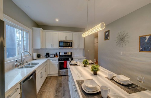 Roxbury Apartment | Spacious 2bd/1ba | Free Parking | 3D TOUR 8327