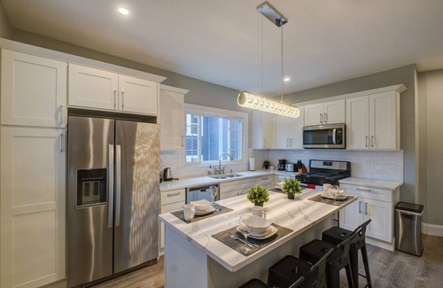 Roxbury Apartment | Spacious 2bd/1ba | Free Parking | 3D TOUR 8327