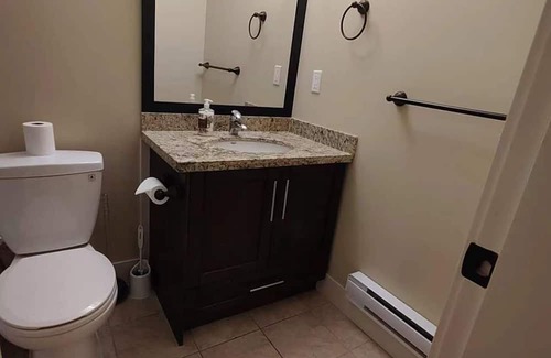 White Rock House | Charming 2-bedroom house in brilliant White Rock with AC, WiFi