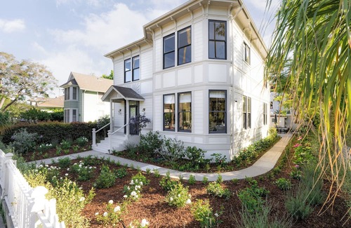 Lower State House | Renovated Victorian Home Close to Downtown
