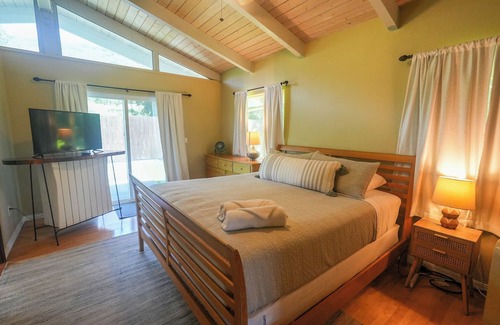 Waialee House | Secluded Pool House with Ocean Views on North Shore