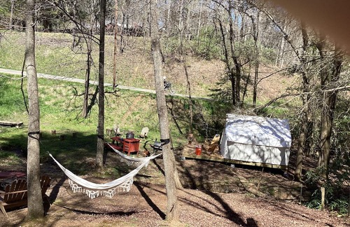 Turtletown RV Rental | Luxury Tent Ultimate in privacy and amenities Only 7 minutes to attractions