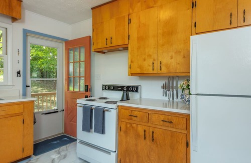 Asheville House | New! Cozy 2-Bedroom Home in Asheville - 10 min from Downtown!