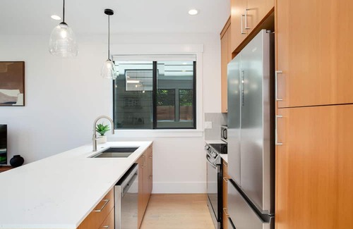 Southeast Magnolia House | Newly Built Magnolia DADU with Spectacular Puget Sound Views - Available for 30+ Night Stays