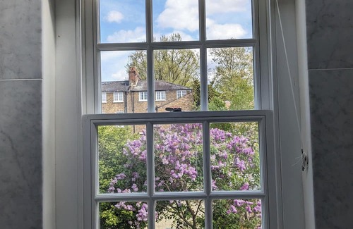 Bow West House | Entire Georgian Townhouse Close to Central London