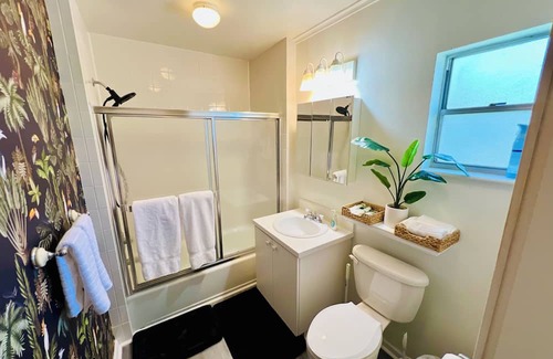 Longwood House | "Discover Longwood's Historic Gems: Cozy 3BR VRBO - Your Home Away!"