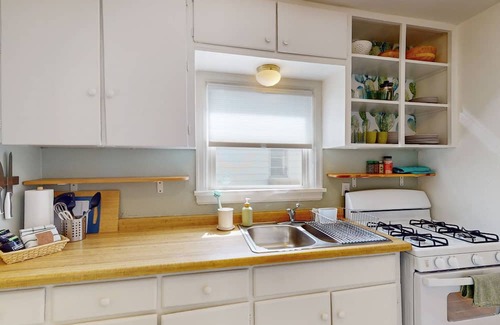 Cortez House | Charming Bungalow - W/D, Dog-Friendly, located in Cortez's Historic District